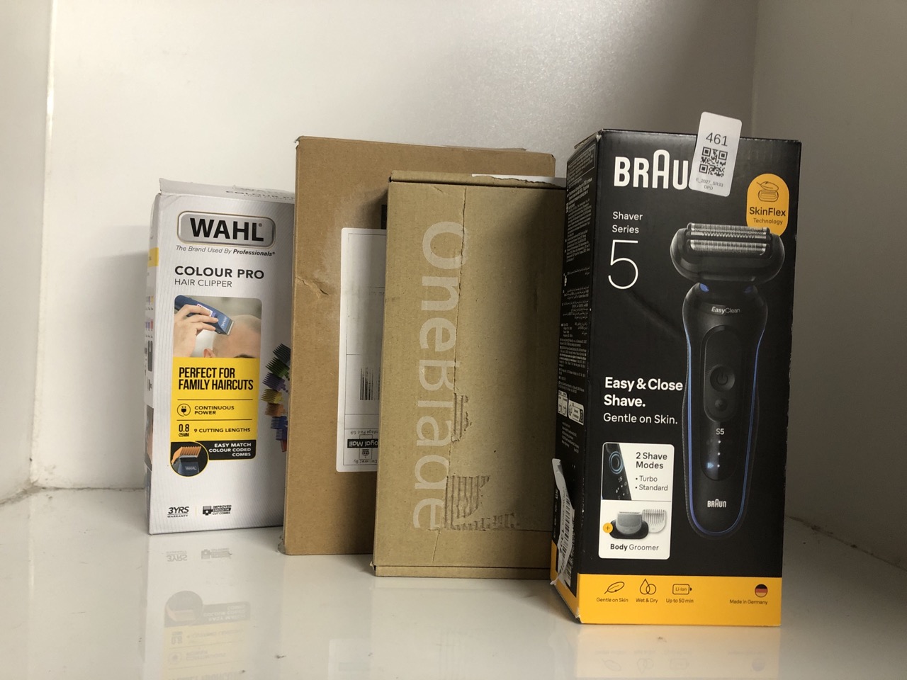 Lot 461  
            Edinburgh SR33 - Delivery Only 

                
QUANTITY OF HEALTH & BEAUTY ITEMS TO INCLUDE BRAUN SERIES 5 ELECTRIC SHAVER, WET ...