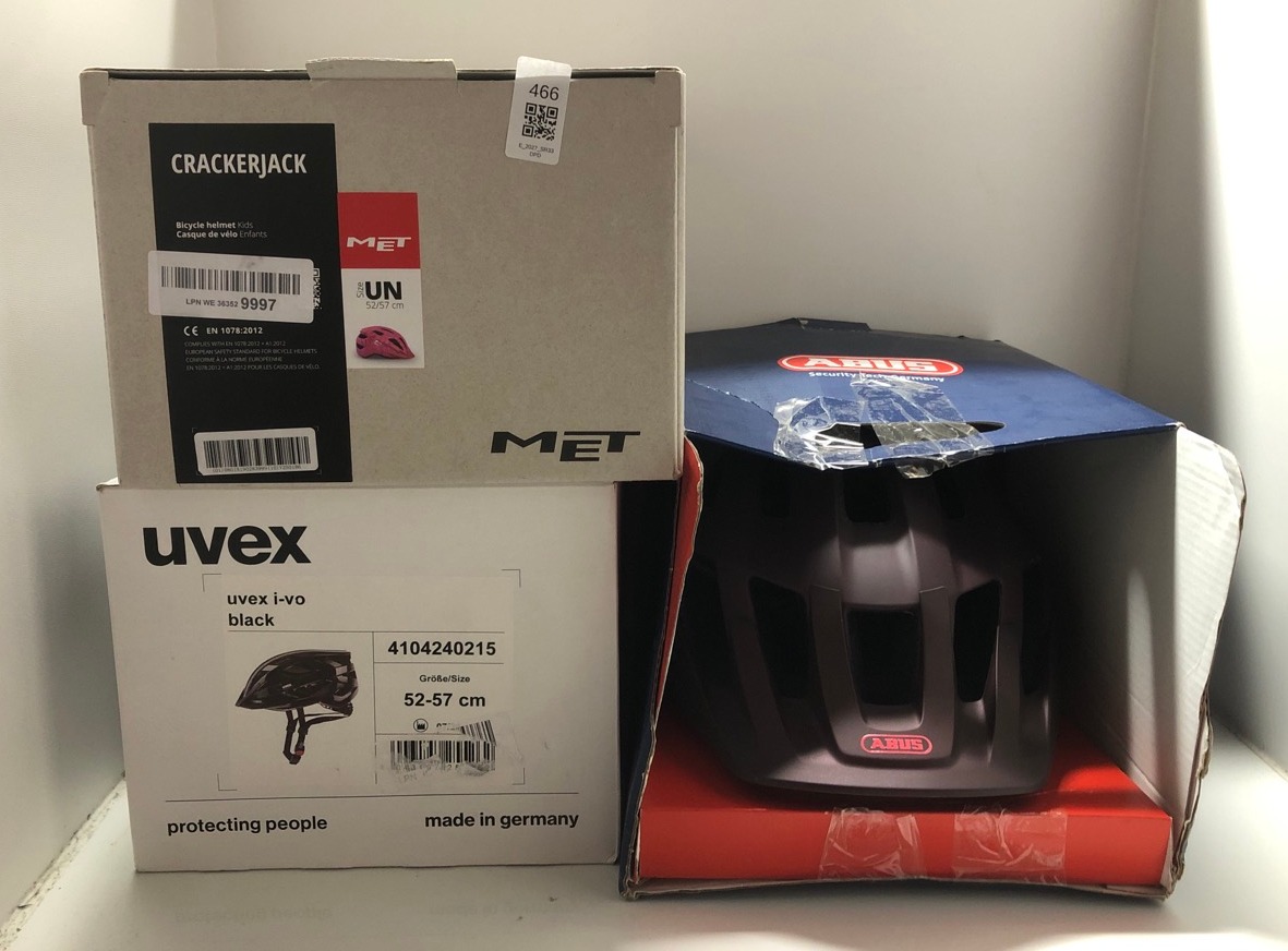 Lot 466  
            Edinburgh SR33 - Delivery Only 

                
QUANTITY OF SPORTS & EXERCISE ITEMS TO INCLUDE UVEX I-VO - LIGHTWEIGHT ALL-ROUND ...