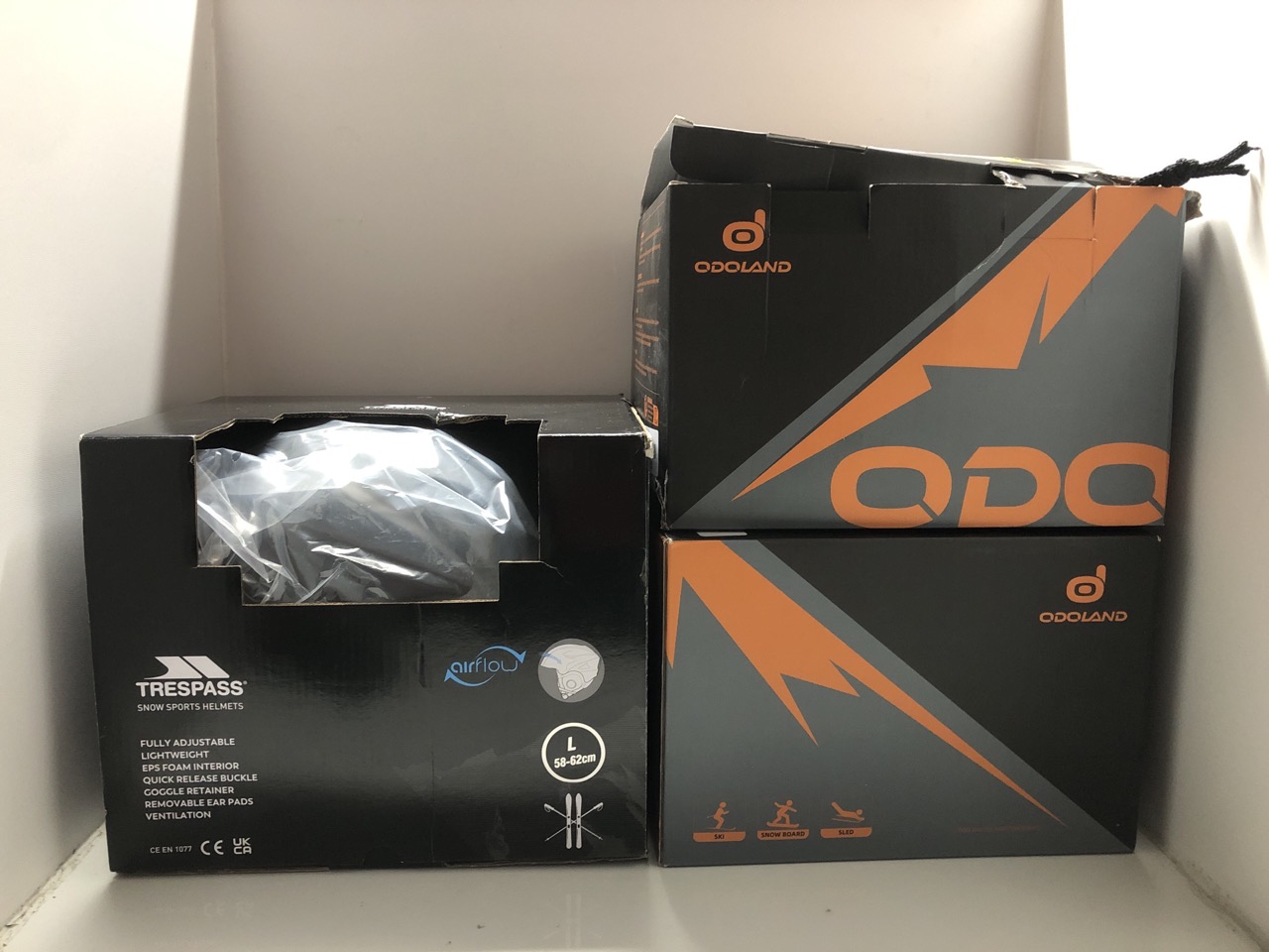 Lot 467  
            Edinburgh SR33 - Delivery Only 

                
QUANTITY OF SPORTS & EXERCISE ITEMS TO INCLUDE TRESPASS UNISEX SKI HELMET SKYHIGH...