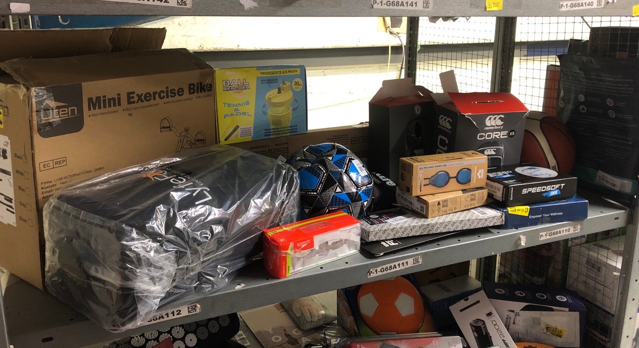 Lot 468  
            Edinburgh SR33 - Delivery Only 

                
QUANTITY OF SPORTS & EXERCISE ITEMS TO INCLUDE SPEEDO UNISEX-ADULT HYDROSITY 2.0 ...