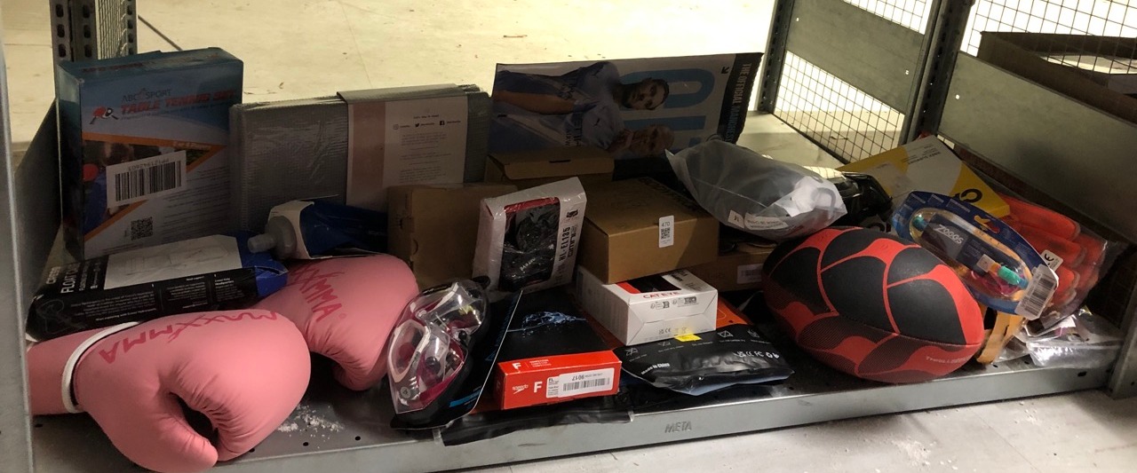 Lot 470  
            Edinburgh SR33 - Delivery Only 

                
QUANTITY OF SPORTS & EXERCISE ITEMS TO INCLUDE CATEYE BIKE LIGHTS SET - 150 LUMEN...