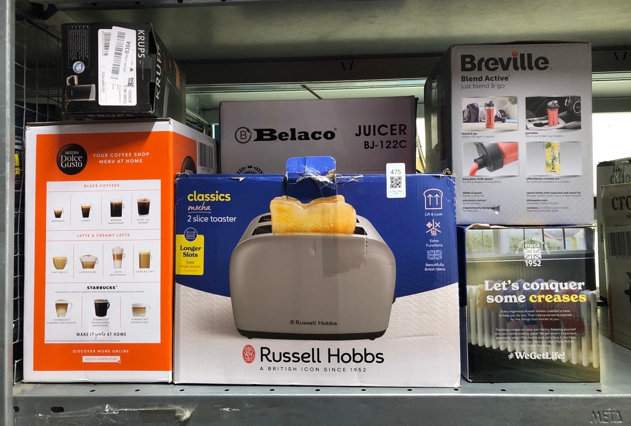 Lot 475  
            Edinburgh SR33 - Delivery Only 

                
QUANTITY OF KITCHEN & APPLIANCES ITEMS TO INCLUDE BREVILLE BLEND ACTIVE PERSONAL ...