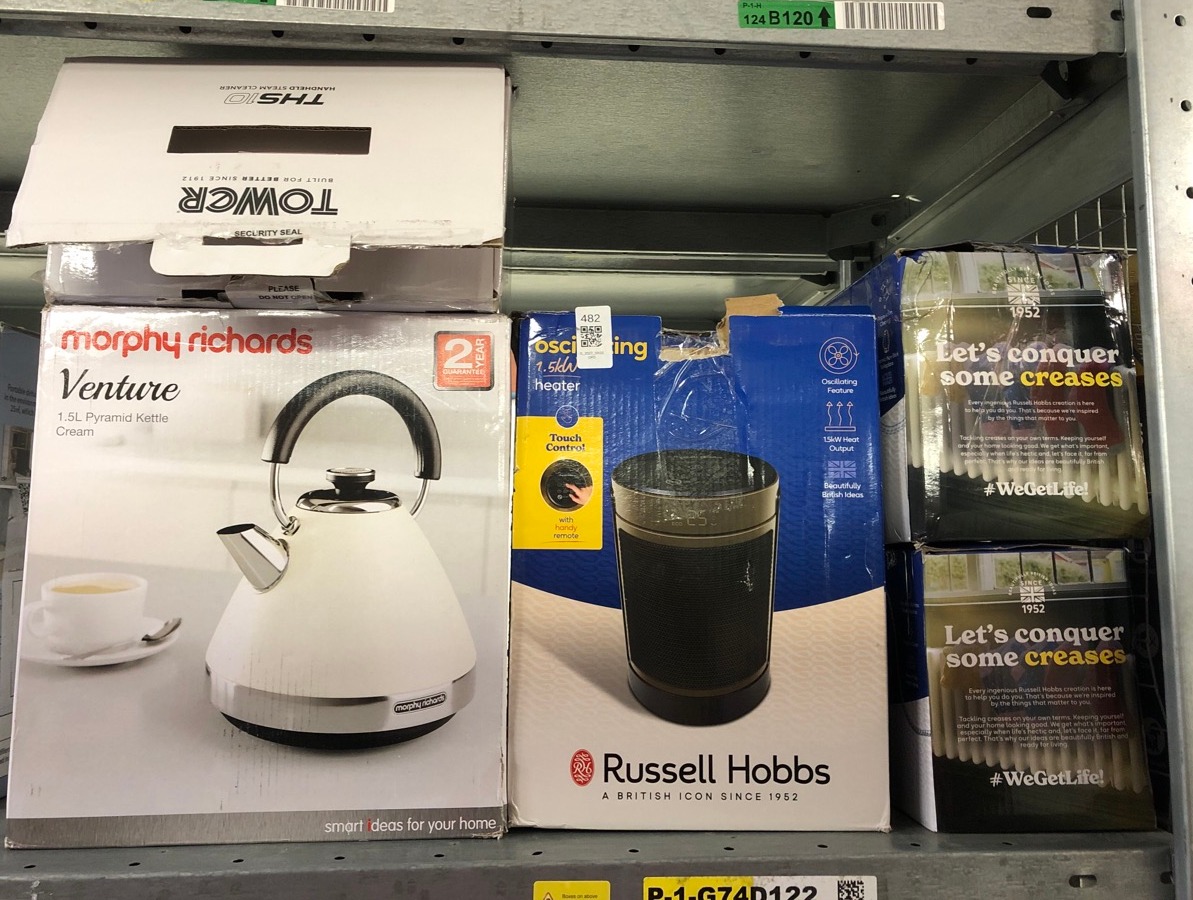 Lot 482  
            Edinburgh SR33 - Delivery Only 

                
QUANTITY OF KITCHEN & APPLIANCES ITEMS TO INCLUDE RUSSELL HOBBS SPACE HEATER IN B...