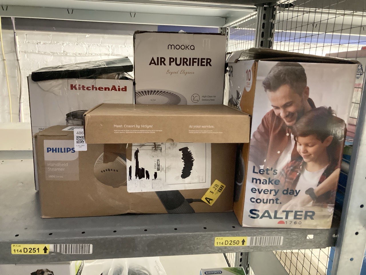 Lot 486  
            Edinburgh SR33 - Delivery Only 

                
QUANTITY OF KITCHEN & APPLIANCES ITEMS TO INCLUDE SALTER MEGASTONE 3-PIECE PAN SE...