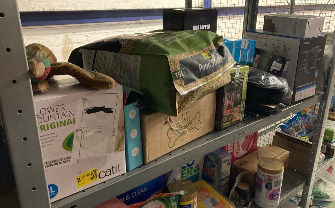 Lot 489  
            Edinburgh SR33 - Delivery Only 

                
QUANTITY OF PET PRODUCTS ITEMS TO INCLUDE TETRA POND FISH FOOD STICKS 1.68KG - BI...