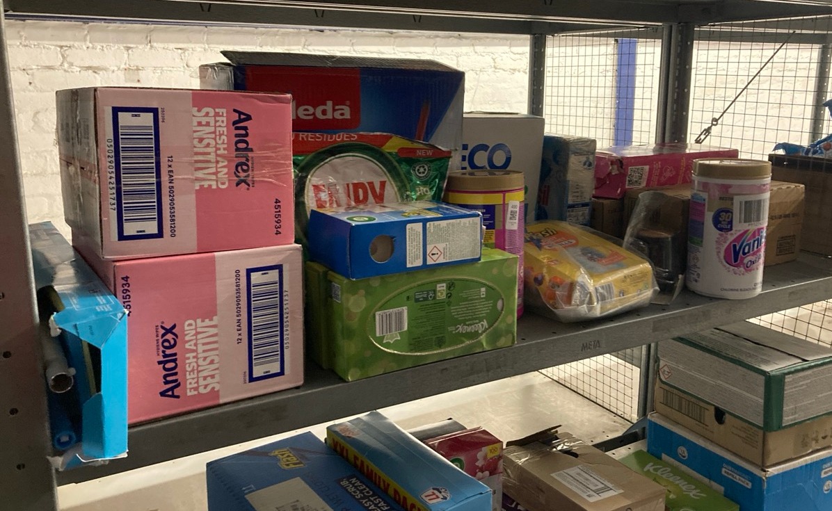Lot 490  
            Edinburgh SR33 - Delivery Only 

                
QUANTITY OF ITEMS TO INCLUDE PERSIL NON BIO WASHING POWDER GENTLE NEXT TO SENSITI...