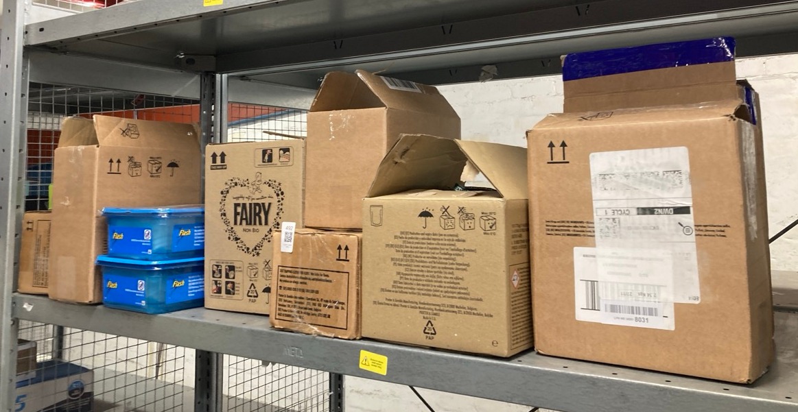 Lot 492  
            Edinburgh SR33 - Delivery Only 

                
QUANTITY OF ITEMS TO INCLUDE FLASH SPEED MOP WET CLOTHS: LOCATION - G