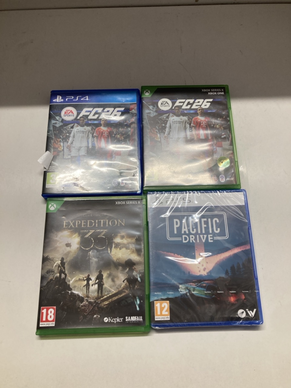 Lot 505  
            Edinburgh SR33 - Delivery Only 

                
QUANTITY OF TECH & GAMING ITEMS TO INCLUDE CLAIR OBSCUR: EXPEDITION 33 (XBOX SERI...