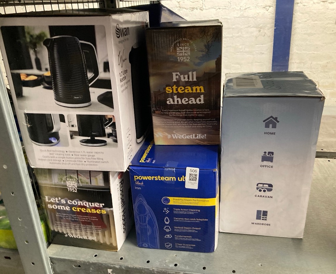 Lot 506  
            Edinburgh SR33 - Delivery Only 

                
QUANTITY OF KITCHEN & APPLIANCES ITEMS TO INCLUDE RUSSELL HOBBS HANDHELD CLOTHES ...