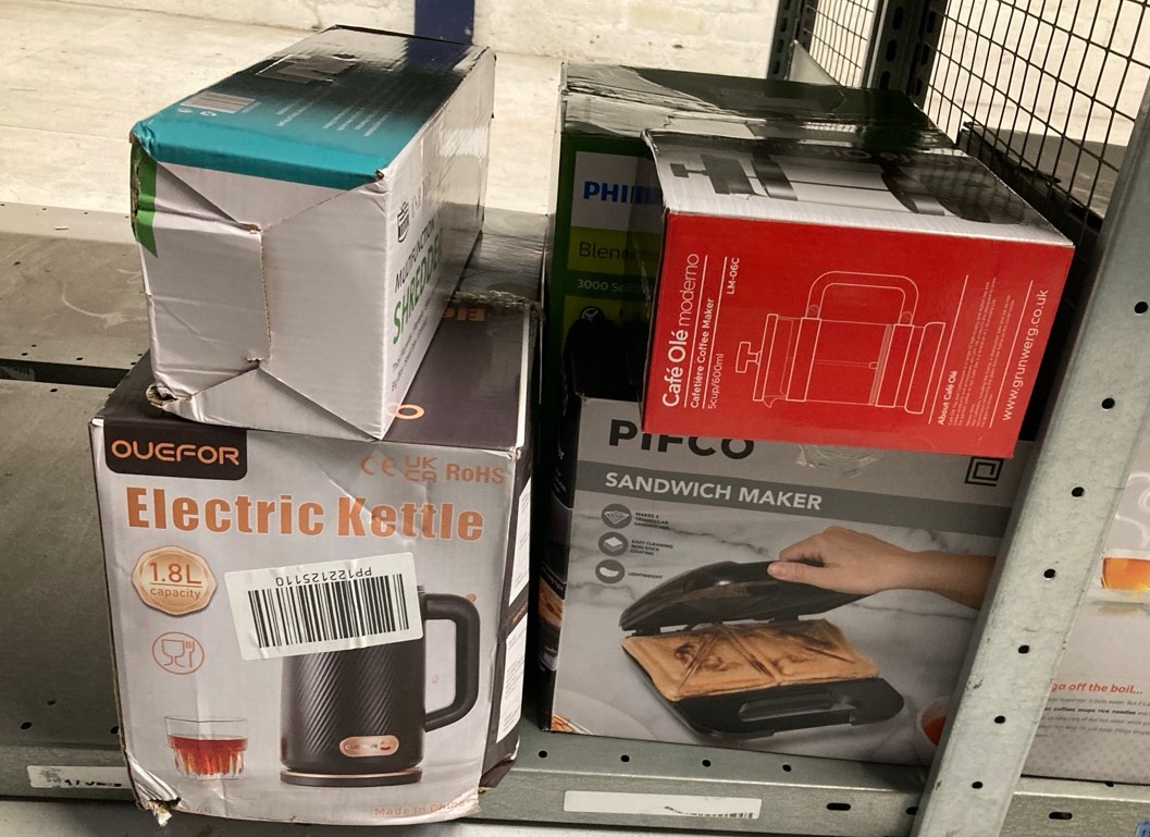 Lot 509  
            Edinburgh SR33 - Delivery Only 

                
QUANTITY OF KITCHEN & APPLIANCES ITEMS TO INCLUDE CAFÉ OLÉ MODERNO CAFETIÈRE, FRE...