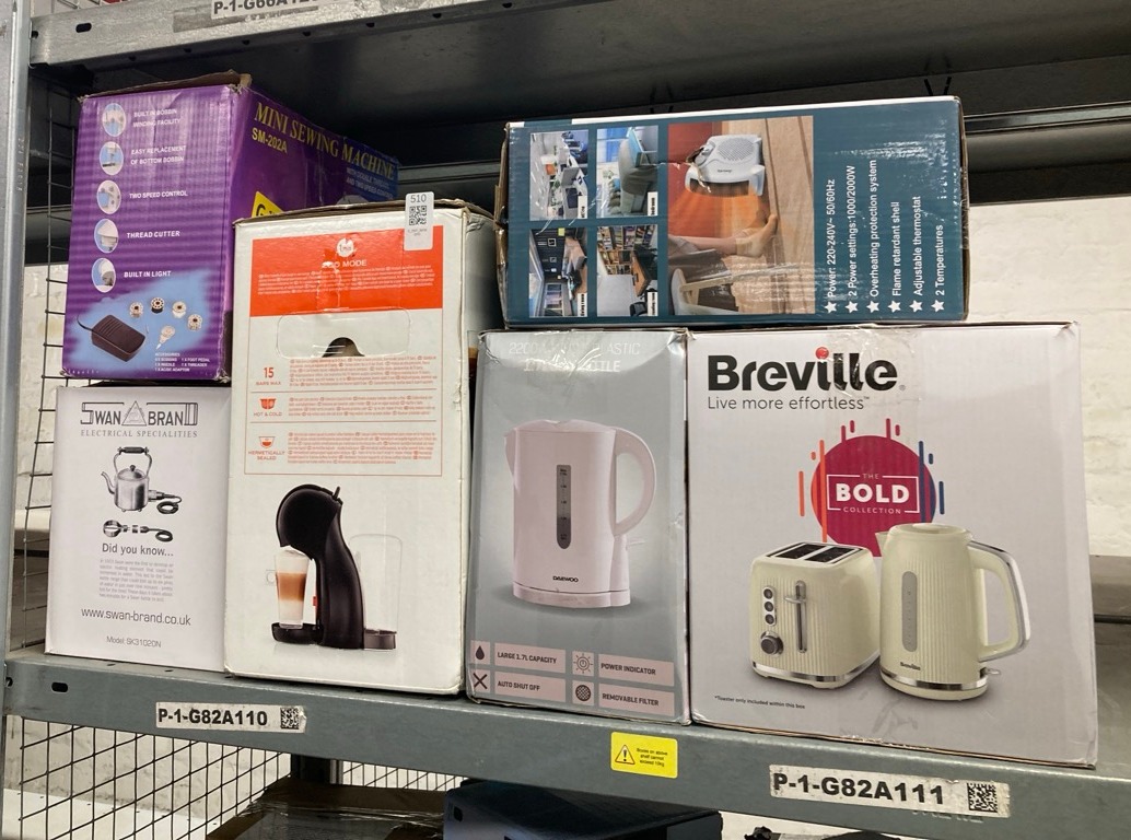 Lot 510  
            Edinburgh SR33 - Delivery Only 

                
QUANTITY OF KITCHEN & APPLIANCES ITEMS TO INCLUDE BREVILLE BOLD 2 SLICE TOASTER W...