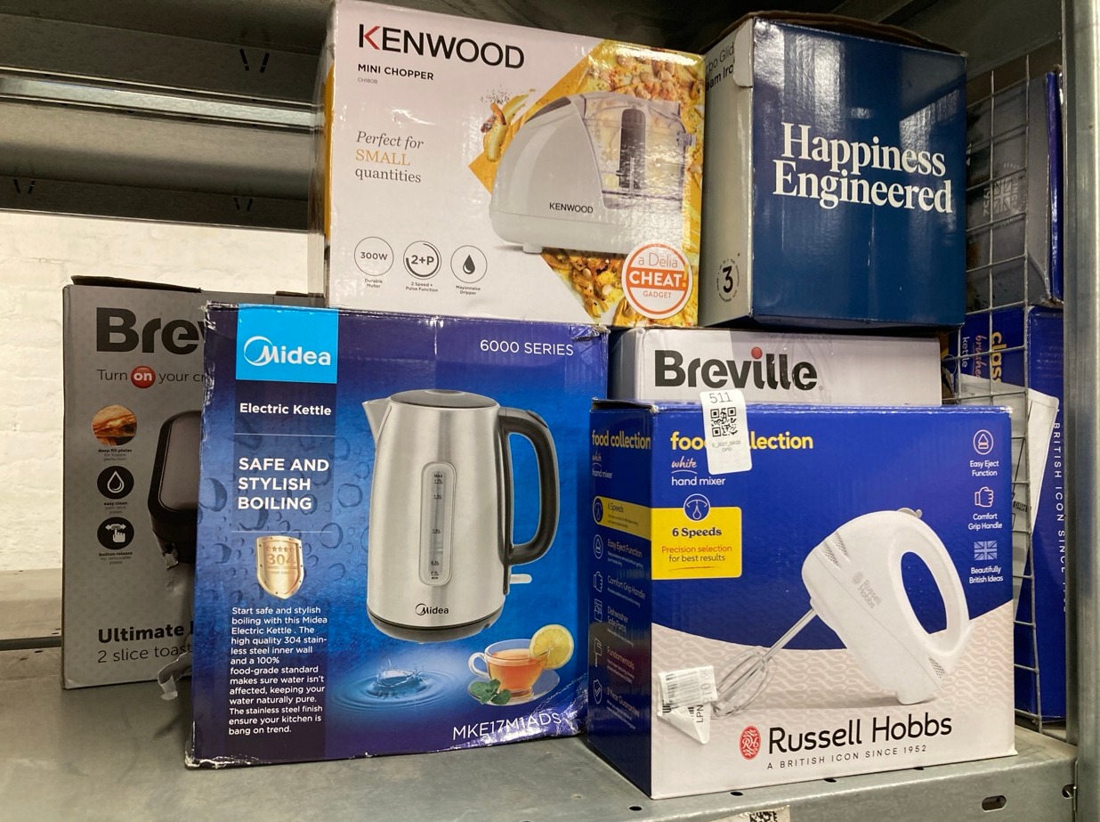 Lot 511  
            Edinburgh SR33 - Delivery Only 

                
QUANTITY OF KITCHEN & APPLIANCES ITEMS TO INCLUDE RUSSELL HOBBS FOOD COLLECTION E...