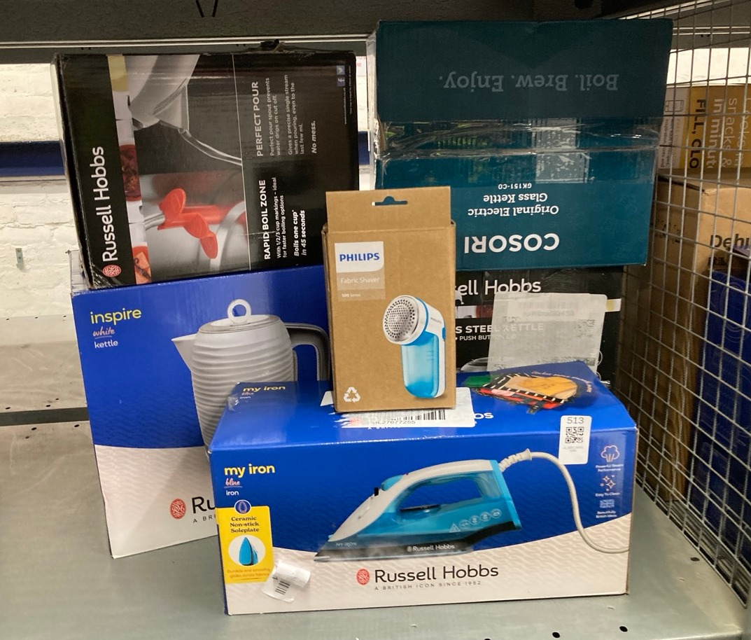 Lot 513  
            Edinburgh SR33 - Delivery Only 

                
QUANTITY OF KITCHEN & APPLIANCES ITEMS TO INCLUDE RUSSELL HOBBS MY IRON STEAM IRO...