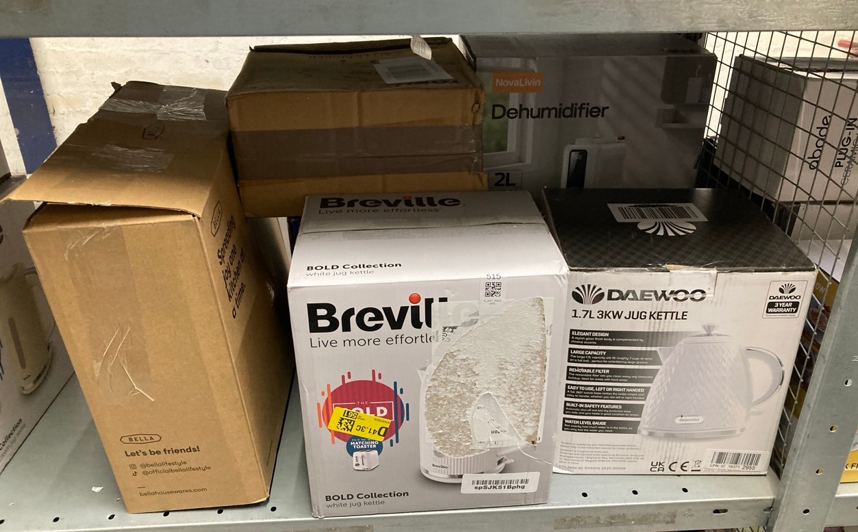 Lot 515  
            Edinburgh SR33 - Delivery Only 

                
QUANTITY OF KITCHEN & APPLIANCES ITEMS TO INCLUDE BREVILLE BOLD WHITE ELECTRIC KE...