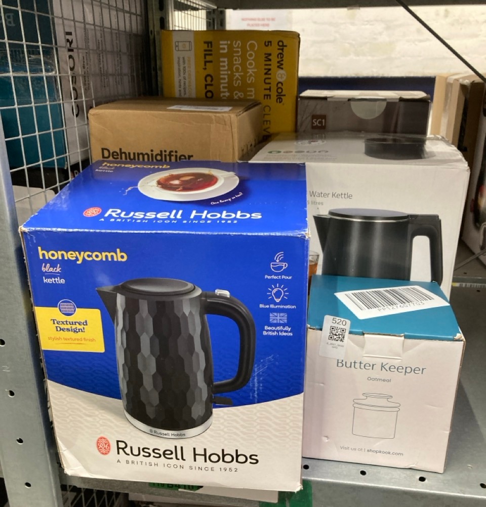 Lot 520  
            Edinburgh SR33 - Delivery Only 

                
QUANTITY OF KITCHEN & APPLIANCES ITEMS TO INCLUDE RUSSELL HOBBS HONEYCOMB ELECTRI...