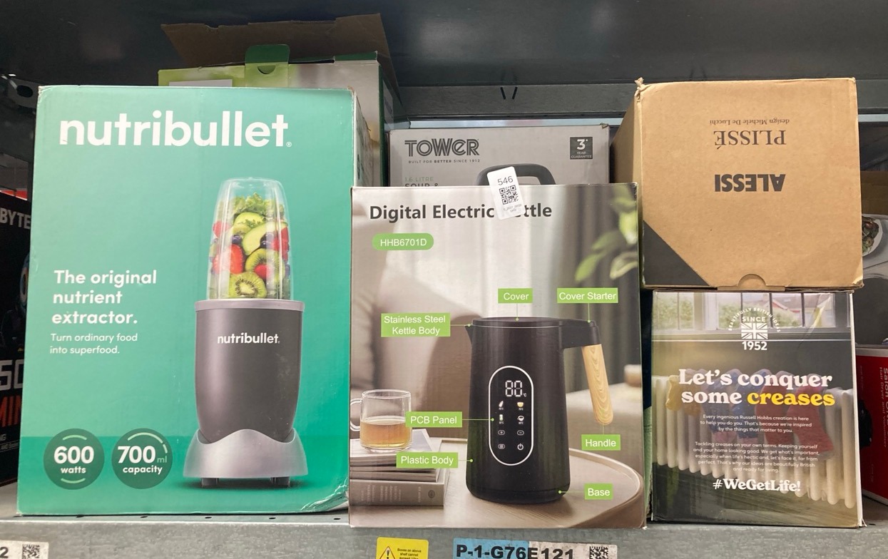 Lot 546  
            Edinburgh SR33 - Delivery Only 

                
QUANTITY OF KITCHEN & APPLIANCES ITEMS TO INCLUDE RUSSELL HOBBS STEAM IRON [3100W...