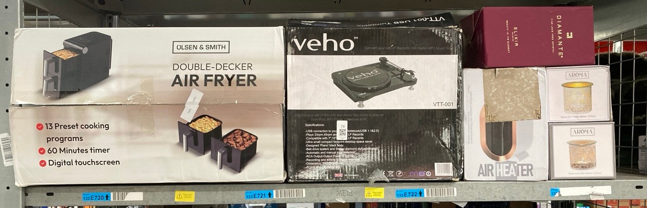 Lot 78  
            Edinburgh SR33 - Delivery Only 

                
QUANTITY OF KITCHEN & APPLIANCES ITEMS TO INCLUDE DIAMANTE WHISKY DECANTER “BROAD...