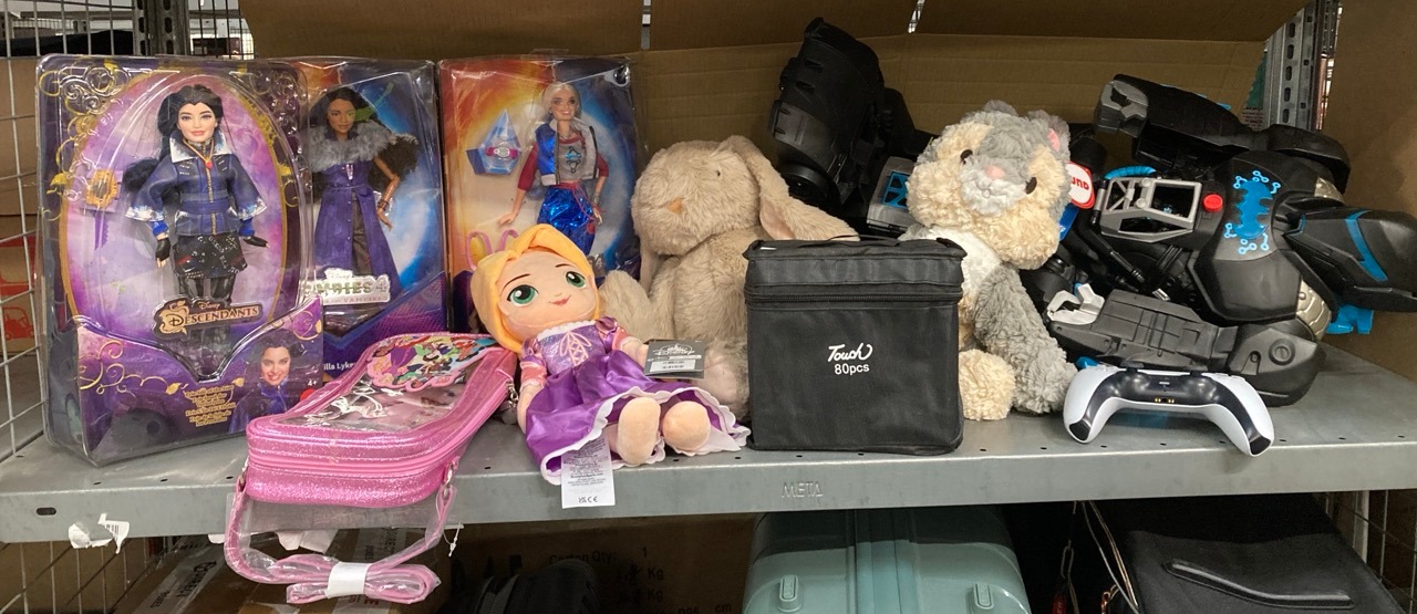 Lot 81  
            Edinburgh SR33 - Delivery Only 

                
QUANTITY OF TOYS & GAMES ITEMS TO INCLUDE DISNEY STORE OFFICIAL RAPUNZEL SOFT TOY...