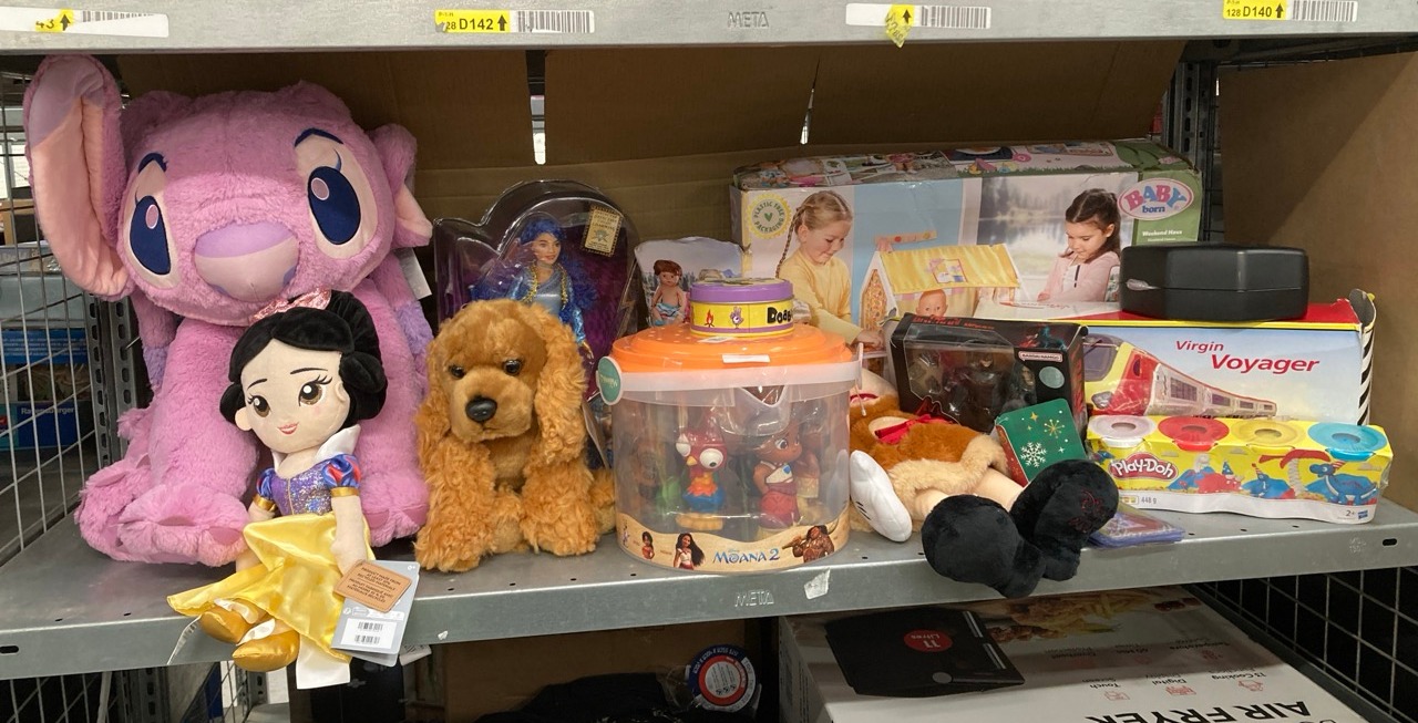 Lot 86  
            Edinburgh SR33 - Delivery Only 

                
QUANTITY OF TOYS & GAMES ITEMS TO INCLUDE PLAY-DOH: PACK OF 4 [PLASTICINE]: LOCAT...