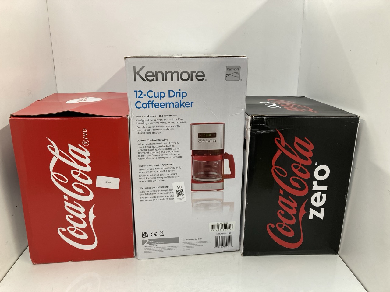 Lot 90  
            Edinburgh SR33 - Delivery Only 

                
QUANTITY OF KITCHEN & APPLIANCES ITEMS TO INCLUDE MINI FRIDGE FOR BEDROOMS 4L SMA...