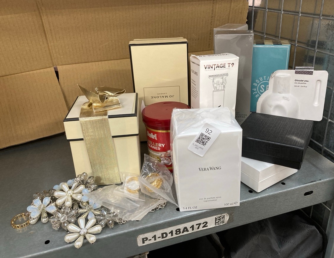 Lot 92  
            Edinburgh SR33 - Delivery Only 

                
QUANTITY OF HEALTH & BEAUTY ITEMS TO INCLUDE SWIRL LIQUID JEWELLERY CLEANER WITH ...