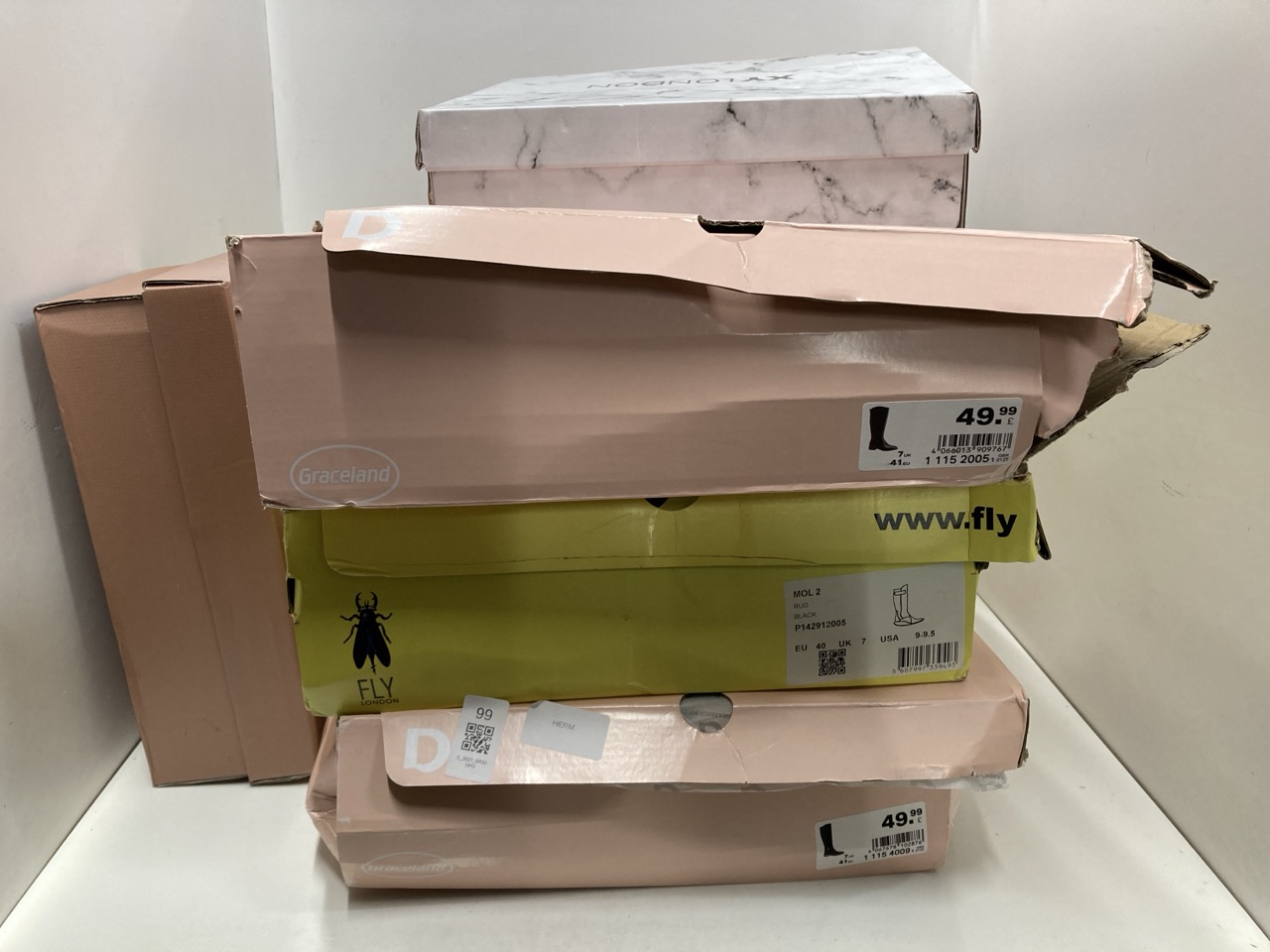 Lot 99  
            Edinburgh SR33 - Delivery Only 

                
QUANTITY OF CLOTHING & APPAREL ITEMS TO INCLUDE WOMENS ANKLE BOOTS LOW MID KITTEN...