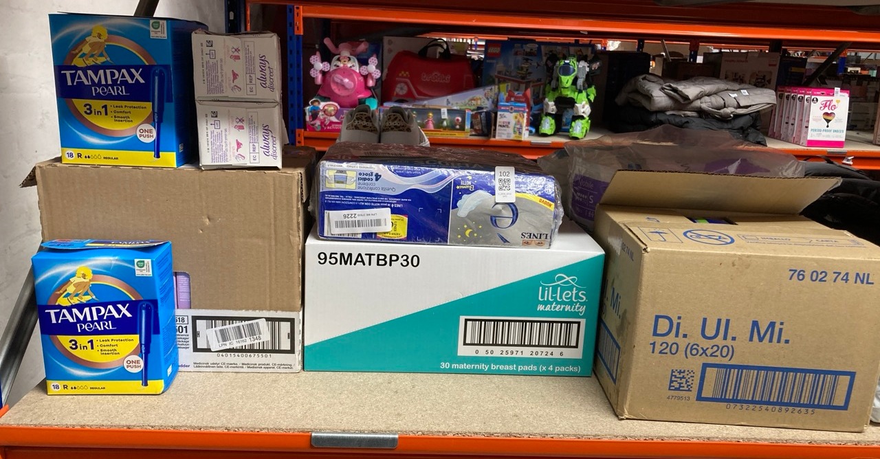 Lot 102  
            Edinburgh SR33 - Delivery Only 

                
QUANTITY OF HEALTH & BEAUTY ITEMS TO INCLUDE TAMPAX PEARL REGULAR TAMPONS APPLICA...