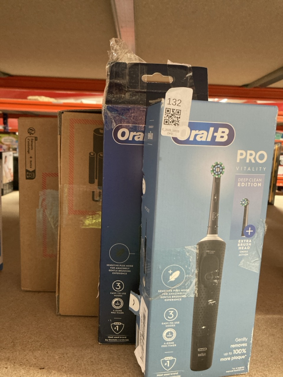 Lot 132  
            Edinburgh SR33 - Delivery Only 

                
QUANTITY OF HEALTH & BEAUTY ITEMS TO INCLUDE ORAL-B VITALITY PRO ELECTRIC TOOTHBR...