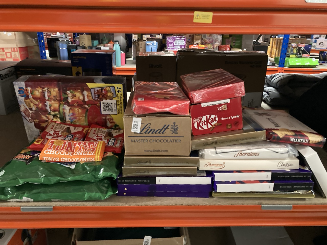 Lot 136  
            Edinburgh SR33 - Delivery Only 

                
QUANTITY OF FOOD & DRINK ITEMS TO INCLUDE MALTESERS CHOCOLATE BULK GIFT BOX, MILK...