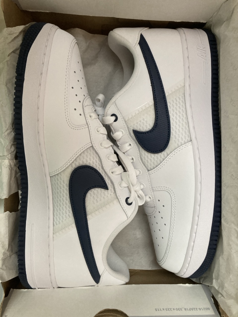 Lot 140  
            Edinburgh SR33 - Delivery Only 

                
NIKE AIR FORCE 1 TRAINERS SIZE UK 10: LOCATION - B RACK