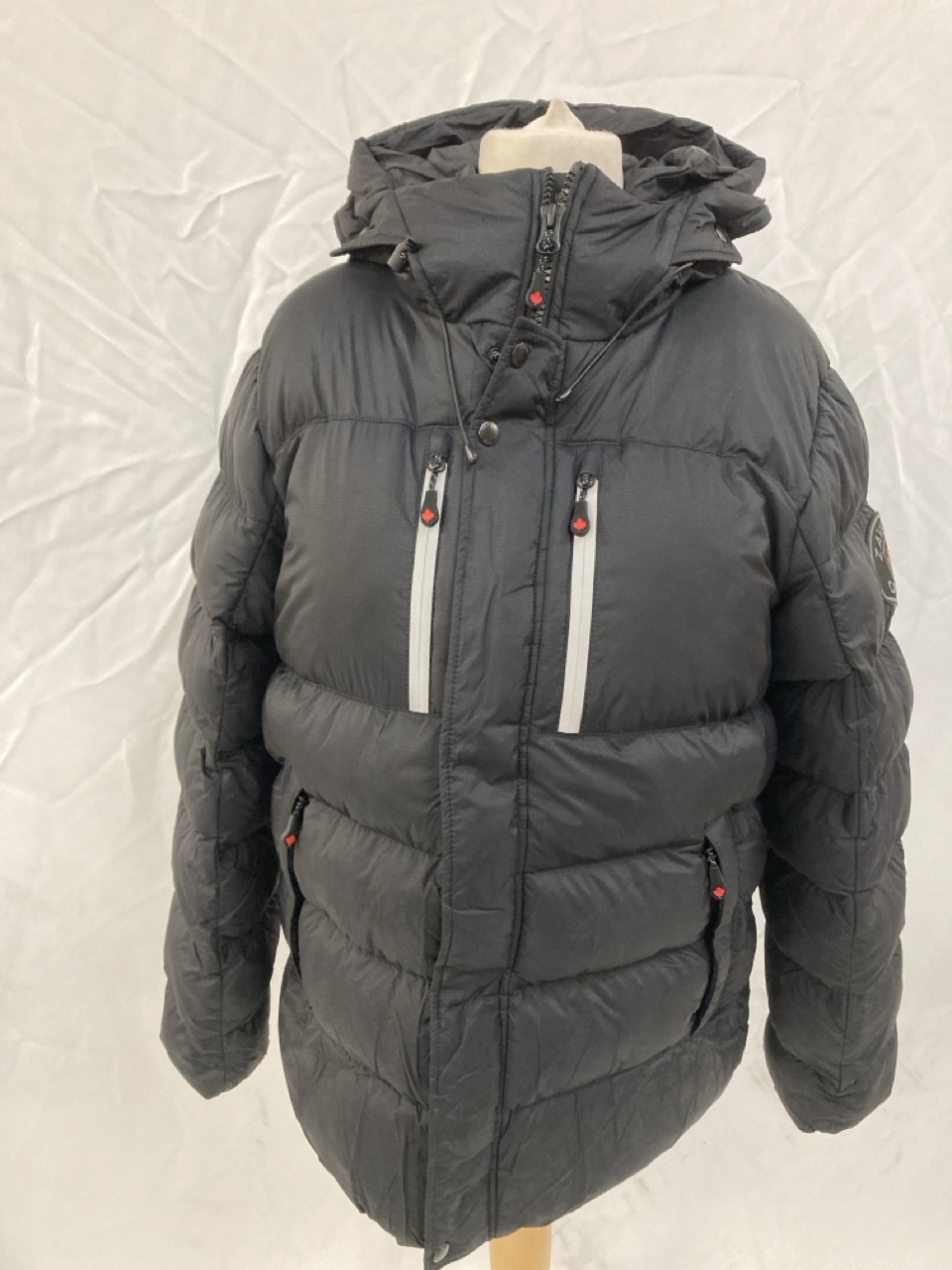 Lot 141  
            Edinburgh SR33 - Delivery Only 

                
ZAVETTI PUFFER JACKET SIZE M ORIGINAL RRP £105: LOCATION - B RACK