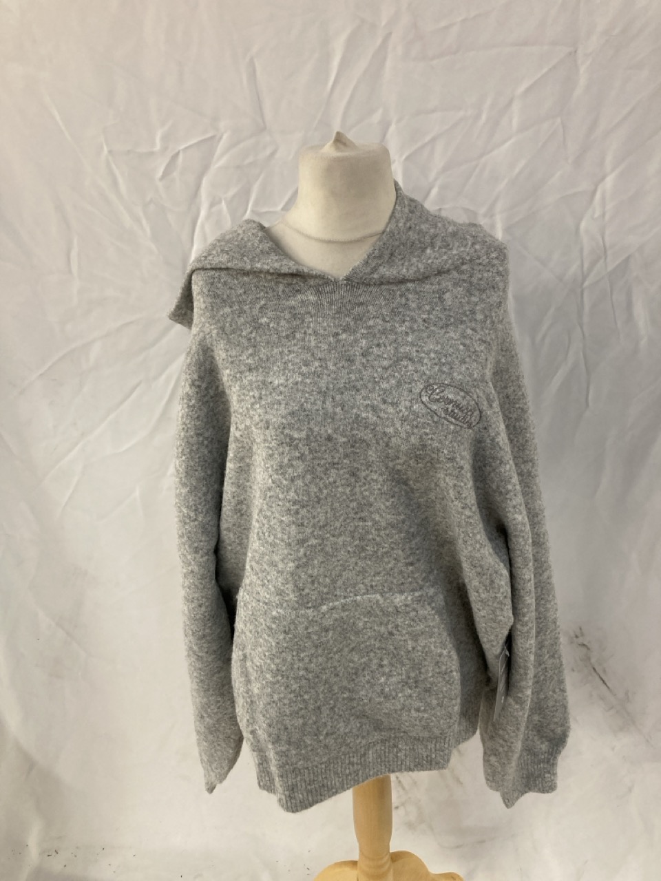 Lot 153  
            Edinburgh SR33 - Delivery Only 

                
CARNUCCI TEXTURED KNITTED HOODIE SIZE L + CARNUCCI TEXTURED KNITTED HOODIE SIZE M...