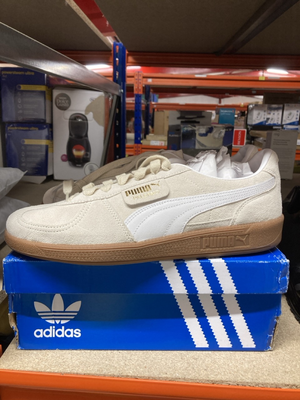 Lot 173  
            Edinburgh SR33 - Delivery Only 

                
ADIDAS MEN'S SPEZIAL HANDBALL SHOE, COLLEGIATE NAVY CLEAR SKY GUM, 6 UK + PUMA PA...