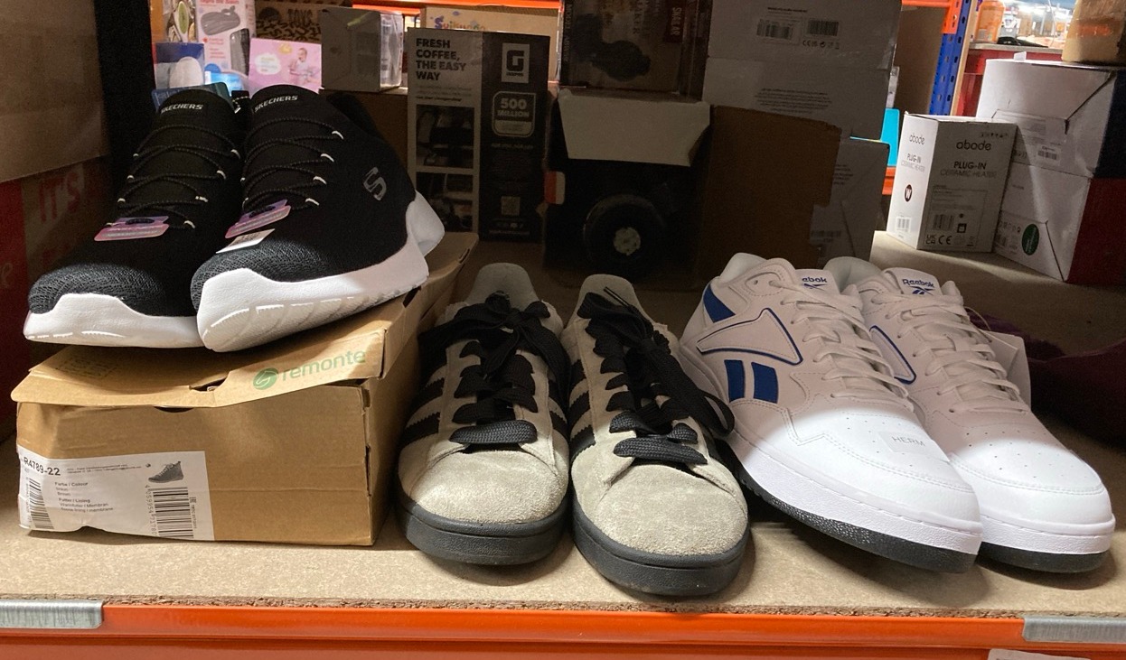 Lot 186  
            Edinburgh SR33 - Delivery Only 

                
QUANTITY OF ADULT FOOTWEAR TO INCLUDE REMONTE WOMEN'S R4789 ANKLE BOOT SIZE 9 UK ...