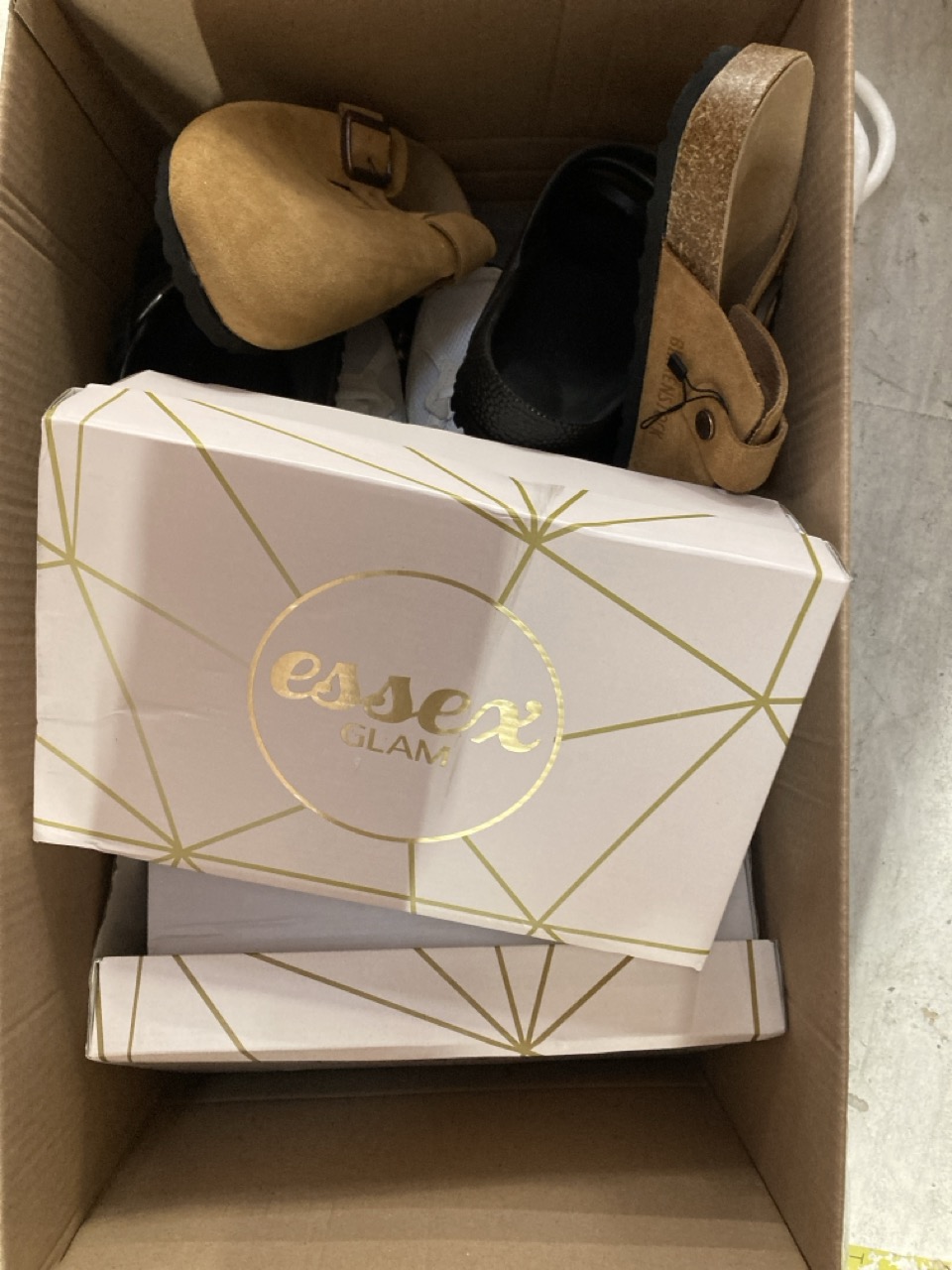 Lot 193  
            Edinburgh SR33 - Delivery Only 

                
QUANTITY OF FOOTWEAR TO INCLUDE ESSEX GLAM SUEDE SHOES SIZE UK 6: LOCATION - B RACK