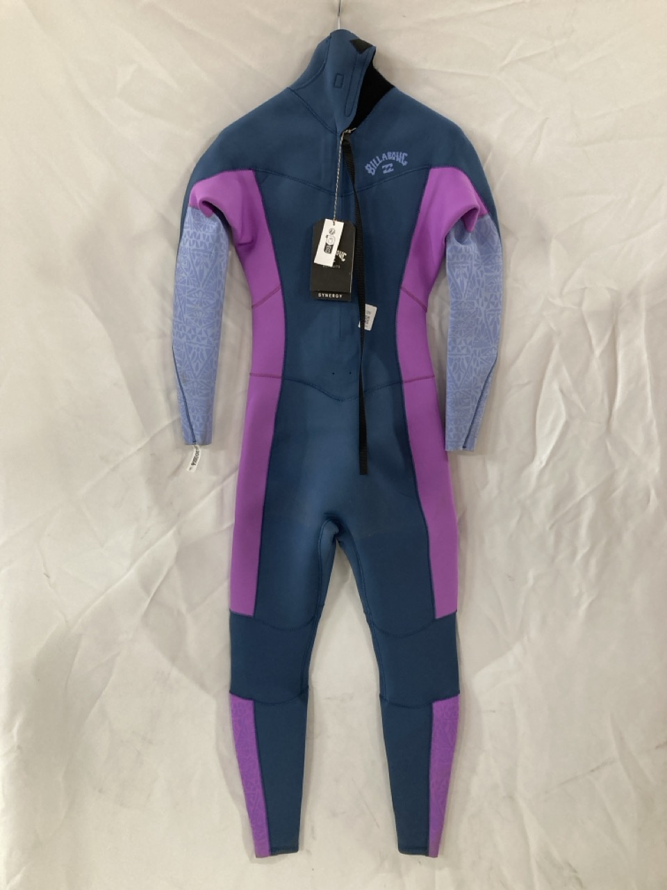 Lot 199  
            Edinburgh SR33 - Delivery Only 

                
BILLABONG WETSUIT SIZE 10:: LOCATION - C RACK