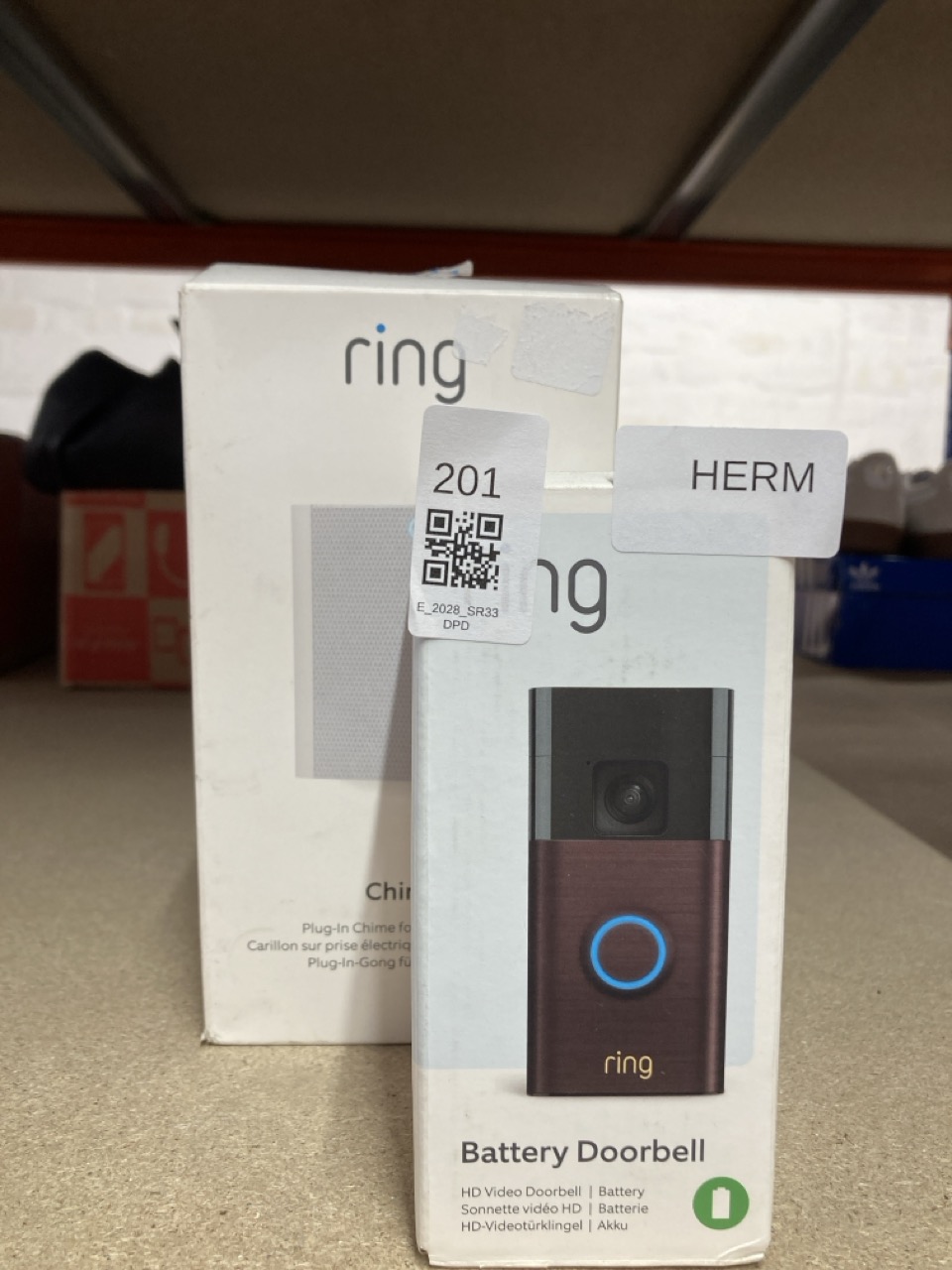Lot 201  
            Edinburgh SR33 - Delivery Only 

                
RING CHIME, WHITE + RING DOORBELL:: LOCATION - C RACK