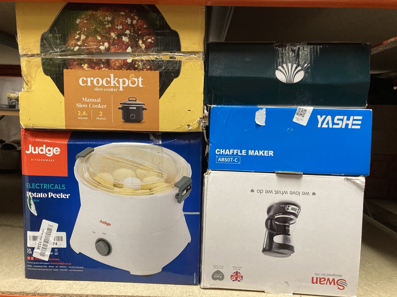 Lot 209  
            Edinburgh SR33 - Delivery Only 

                
QUANTITY OF KITCHEN & APPLIANCES ITEMS TO INCLUDE YASHE MULTI MINI WAFFLE MAKER, ...