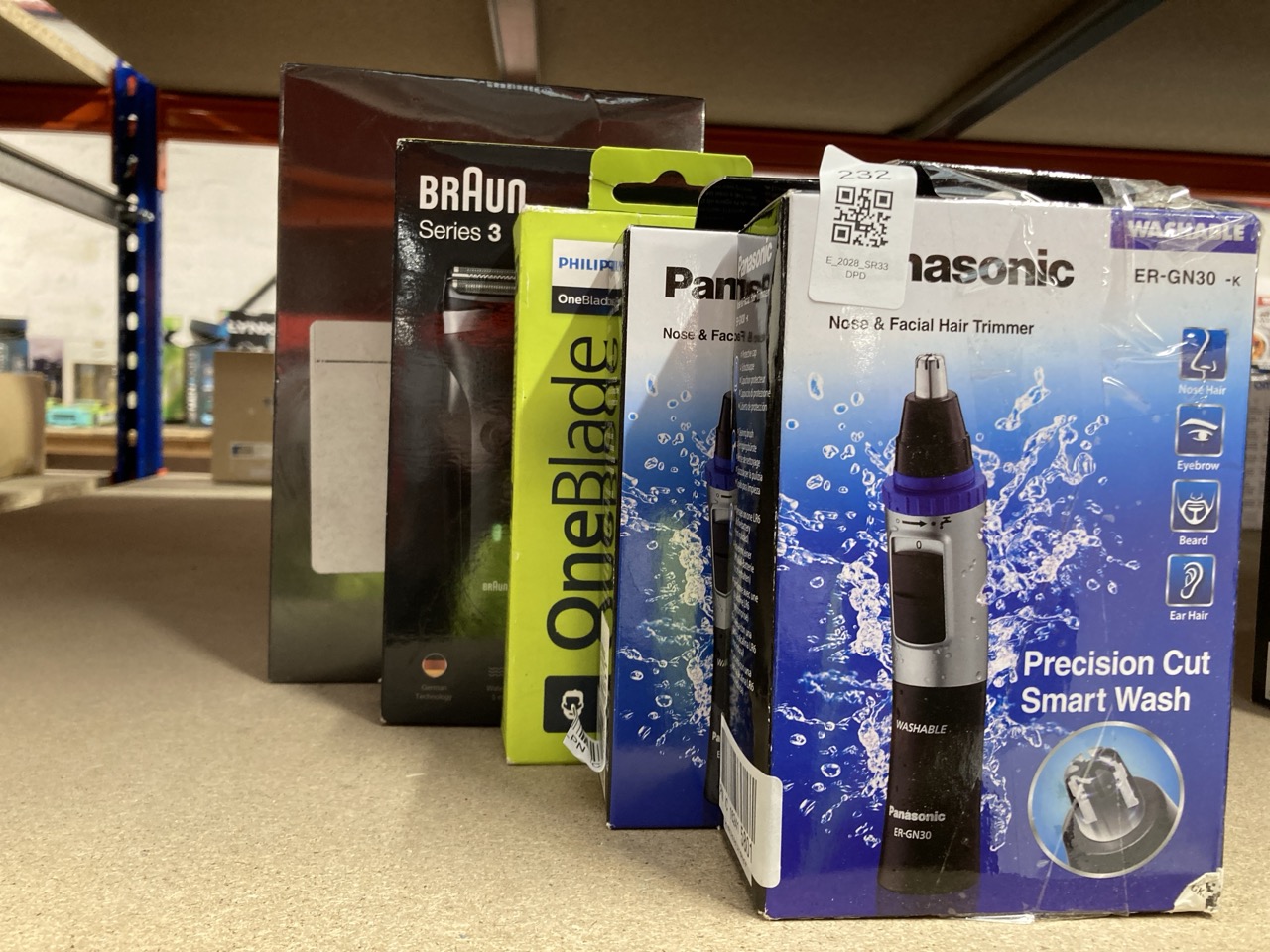 Lot 232  
            Edinburgh SR33 - Delivery Only 

                
QUANTITY OF HEALTH & BEAUTY ITEMS TO INCLUDE PANASONIC ER-GN30 NOSE / EAR HAIR: L...