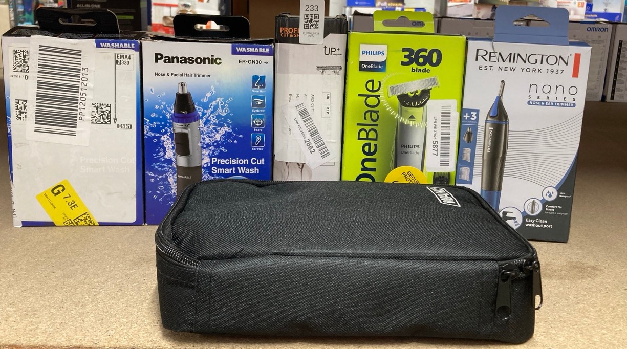 Lot 233  
            Edinburgh SR33 - Delivery Only 

                
QUANTITY OF HEALTH & BEAUTY ITEMS TO INCLUDE PHILIPS ONEBLADE 360 BLADE WITH 5 IN...
