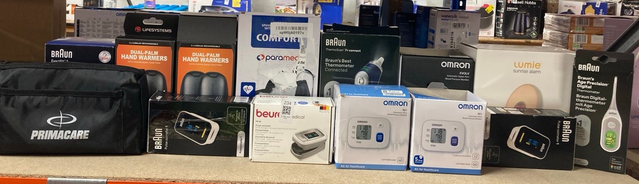 Lot 234  
            Edinburgh SR33 - Delivery Only 

                
QUANTITY OF HEALTH & BEAUTY ITEMS TO INCLUDE BRAUN PULSE OXIMETER 1 - ACCURATE BL...