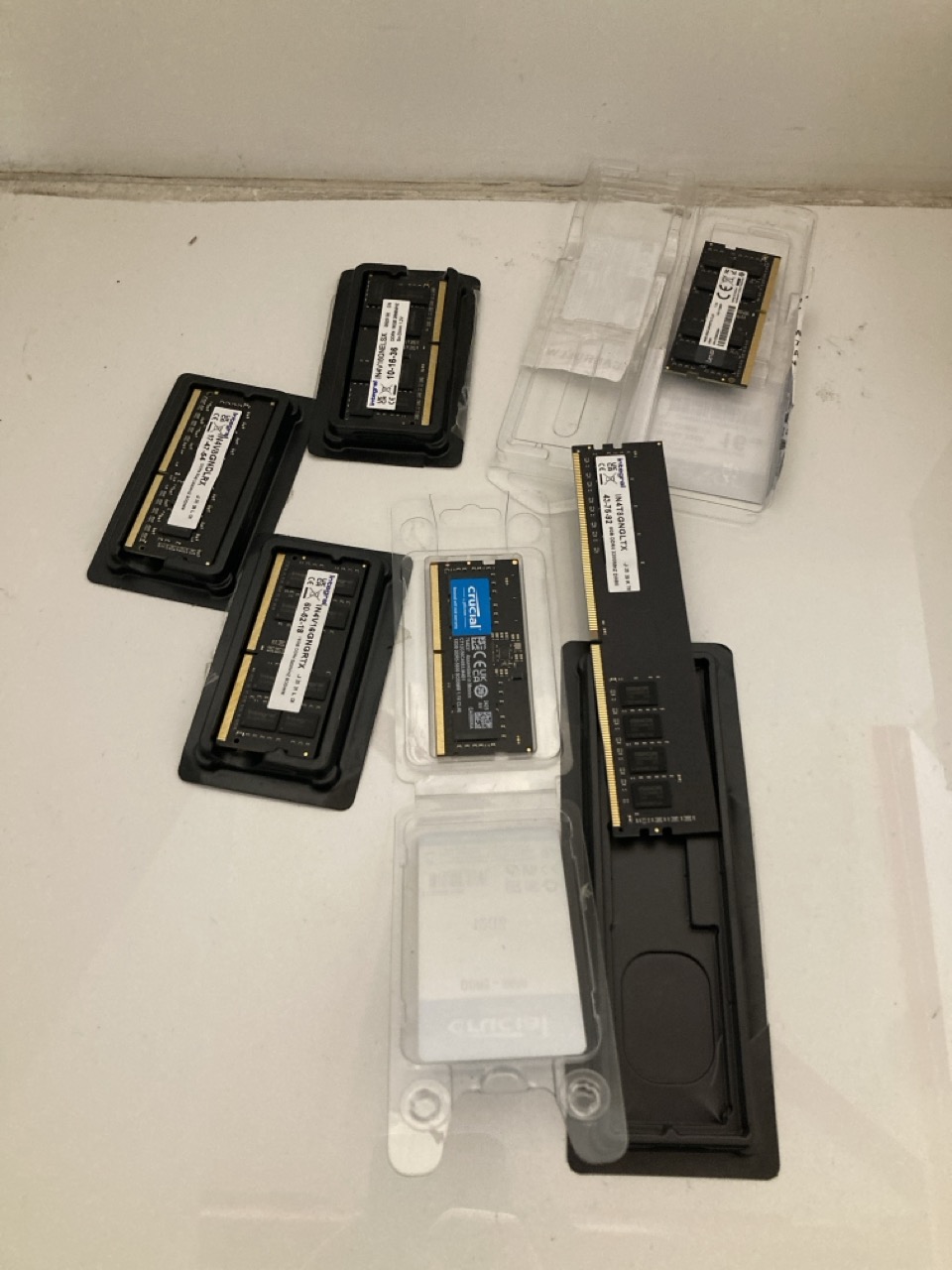 Lot 250  
            Edinburgh SR33 - Delivery Only 

                
QUANTITY OF TECH & GAMING ITEMS TO INCLUDE INTEGRAL 8GB DDR4 RAM 3200MHZ PC4-2560...