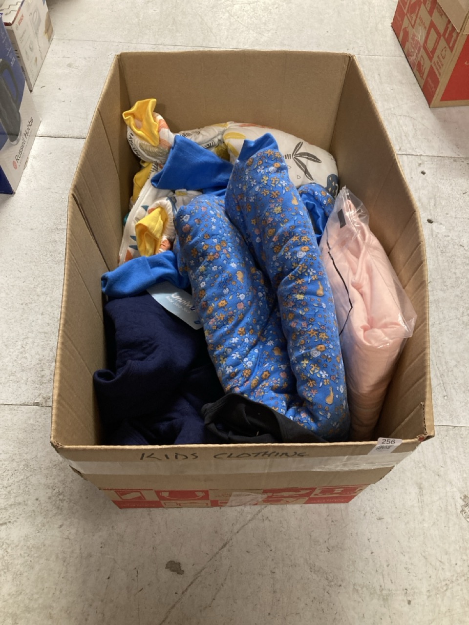 Lot 256  
            Edinburgh SR33 - Delivery Only 

                
QUANTITY OF KIDS CLOTHING TO INCLUDE UNNIVOLL BABY SLEEPING SACK: LOCATION - C RACK