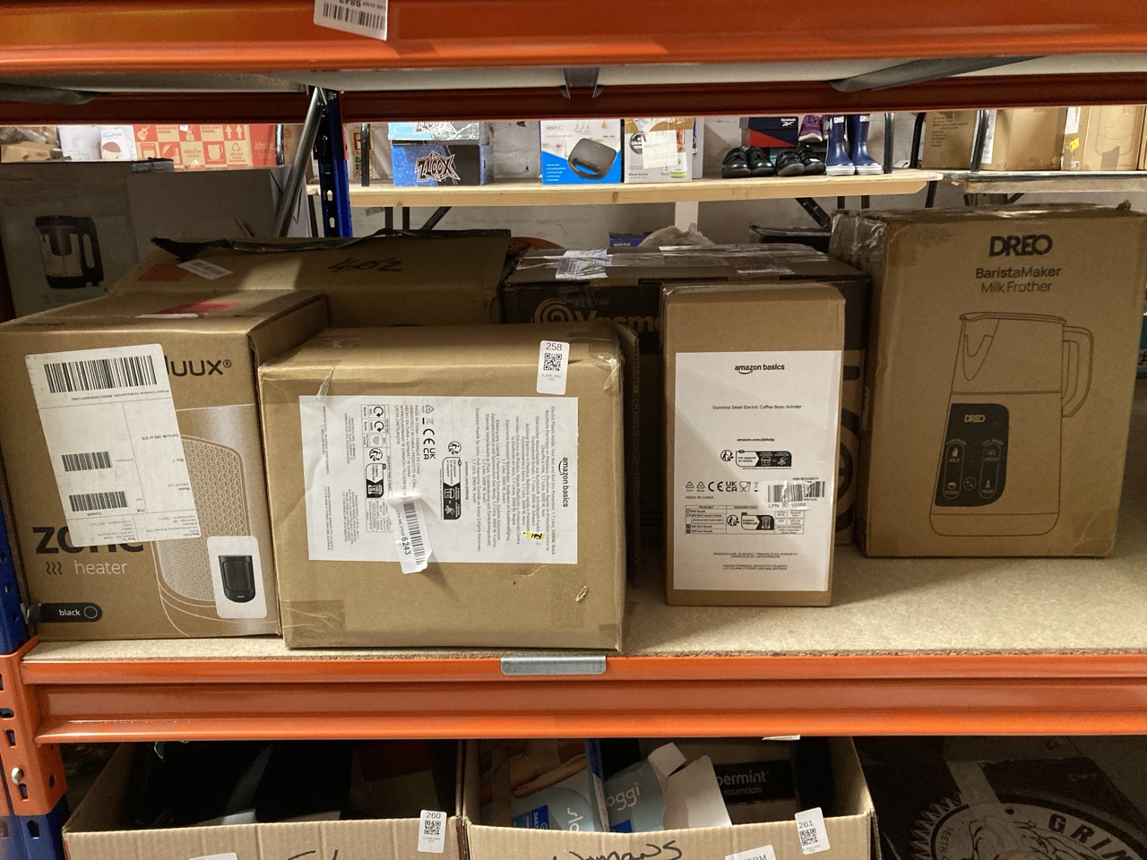 Lot 258  
            Edinburgh SR33 - Delivery Only 

                
QUANTITY OF KITCHEN & APPLIANCES ITEMS TO INCLUDE STAINLESS STEEL ELECTRIC COFFEE...