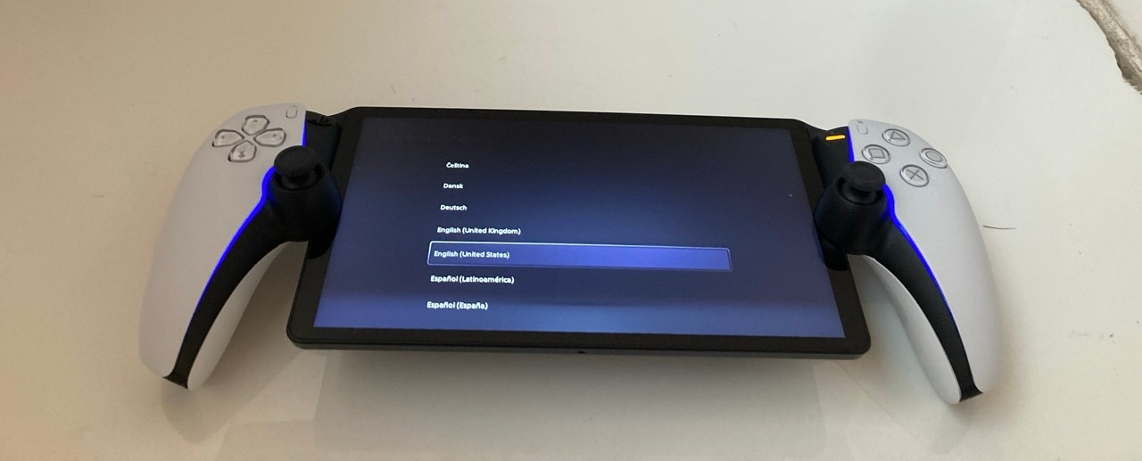 Lot 25  
            Edinburgh SR33 - Delivery Only 

                
SONY PLAYSTATION PORTAL REMOTE PLAYER (ORIGINAL RRP - £199): MODEL NO CFI-Y1016  ...