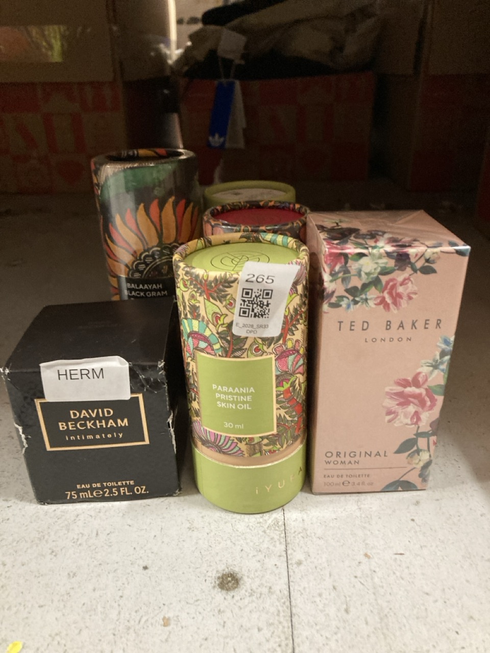 Lot 265  
            Edinburgh SR33 - Delivery Only 

                
QUANTITY OF HEALTH & BEAUTY ITEMS TO INCLUDE TED BAKER WOMAN PINK EAU DE TOILETTE...
