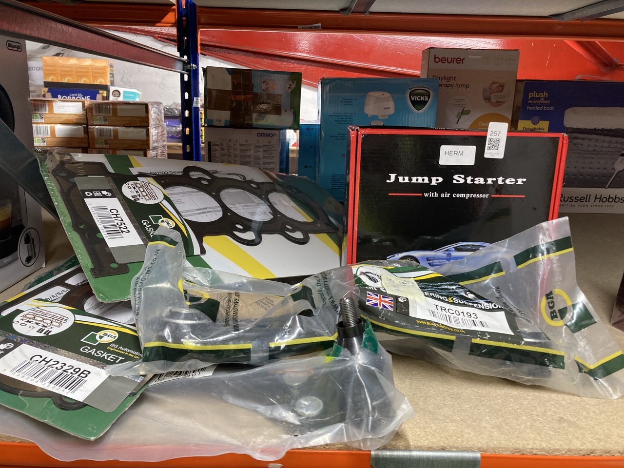 Lot 267  
            Edinburgh SR33 - Delivery Only 

                
QUANTITY OF VEHICLES ACCESSORIES ITEMS TO INCLUDE BGA CH7522 ENGINES & ENGINE PAR...