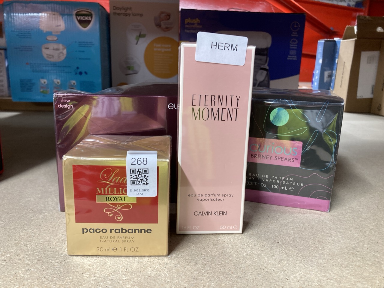 Lot 268  
            Edinburgh SR33 - Delivery Only 

                
QUANTITY OF HEALTH & BEAUTY ITEMS TO INCLUDE PACO RABANNE LADY MILLION ROYAL EAU ...