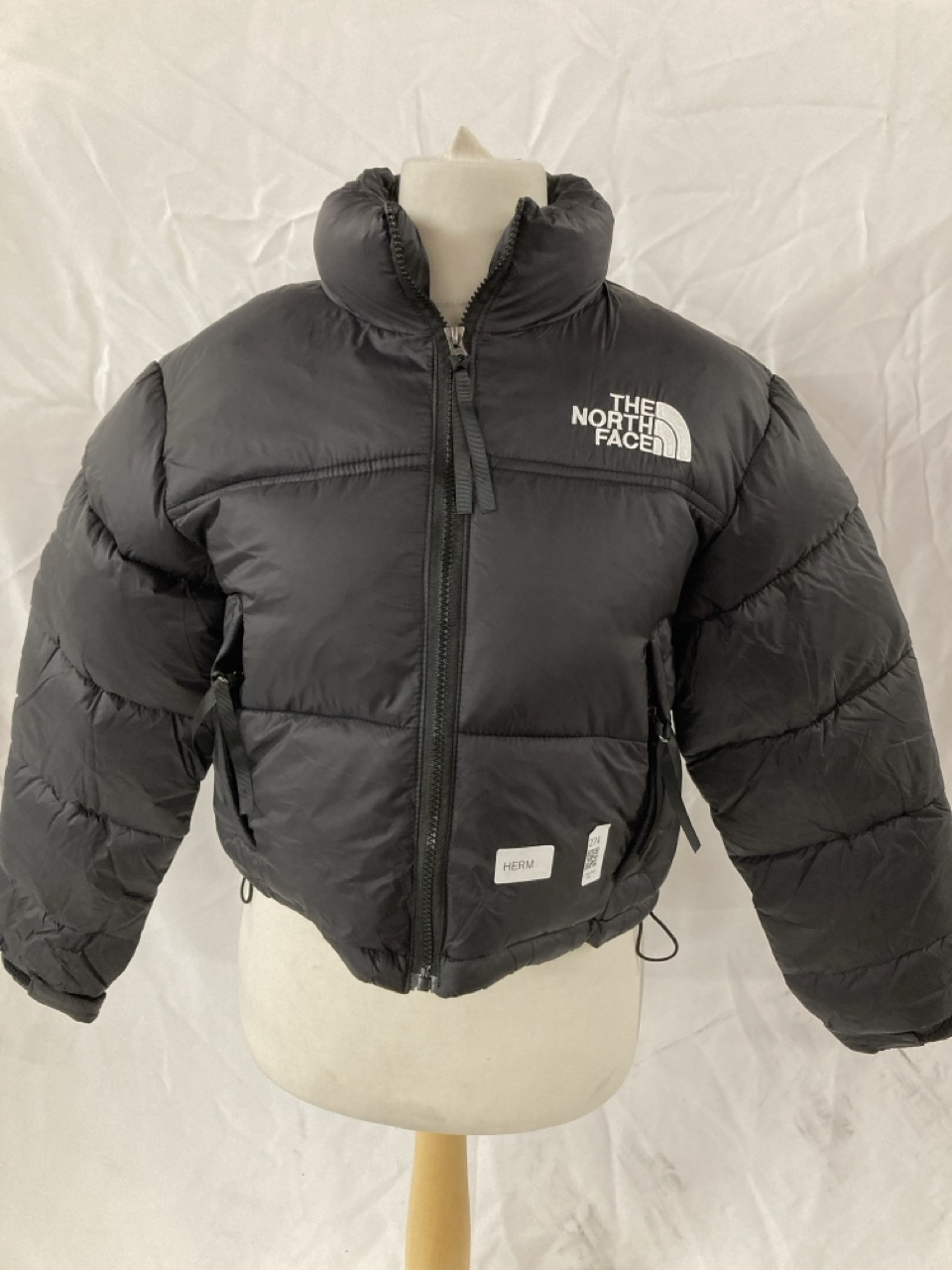 Lot 274  
            Edinburgh SR33 - Delivery Only 

                
THE NORTH FACE KIDS BLACK JACKET SIZE SMALL: LOCATION - C RACK