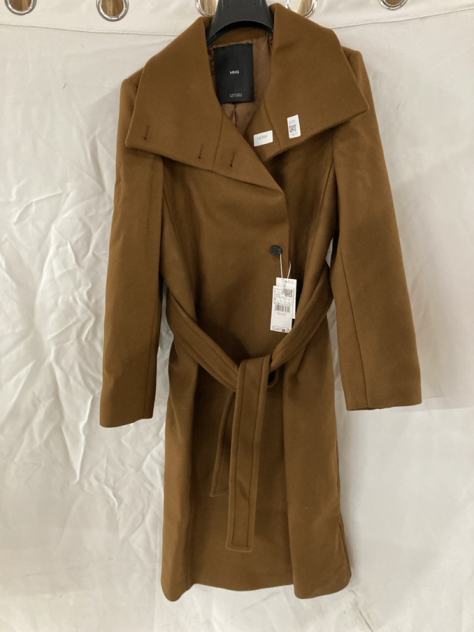 Lot 277  
            Edinburgh SR33 - Delivery Only 

                
WOMEN'S MNG LONG BROWN COAT SIZE M: LOCATION - C RACK